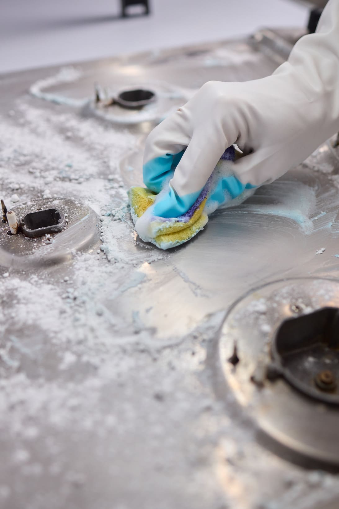 cleaning-process-kitchen-with-highly-effective-practical-solutions-available